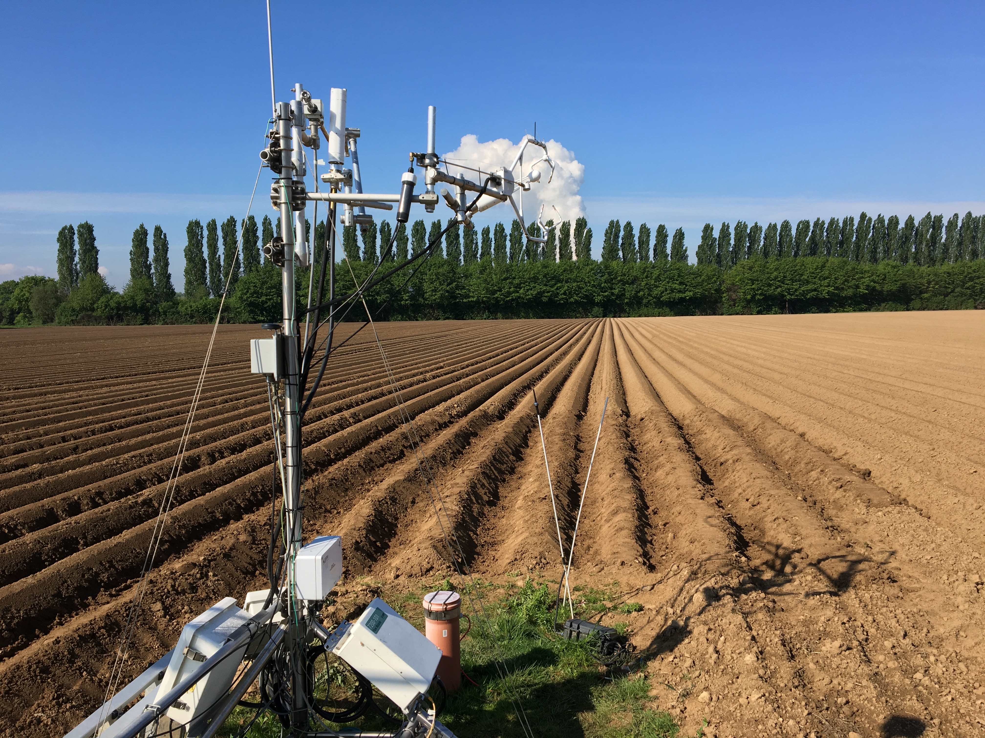 Eddy covariance stations at the Selhausen test site (Photo: Marius Schmidt FZJ-IBG3). 
